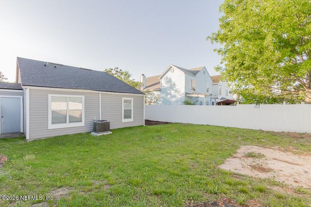 563 STAFFORDSHIRE Drive E, Jacksonville, FL 32225