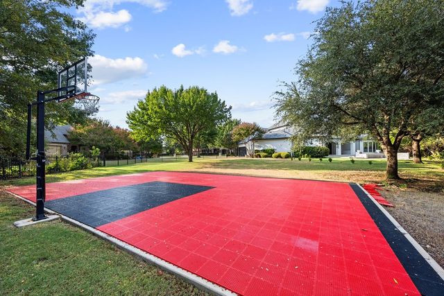 5601 S Woodcreek Circle, Mckinney, TX 75071