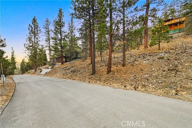 1237 Ridge Road, Fawnskin, CA 92333