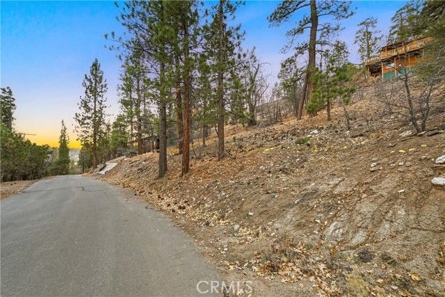 1237 Ridge Road, Fawnskin, CA 92333