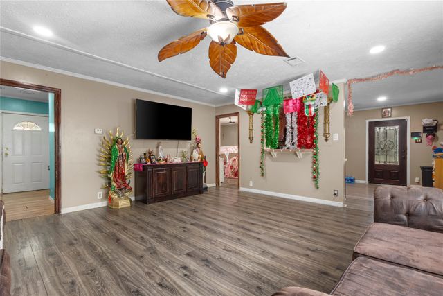 2802 Gooch Street, Dallas, TX 75241