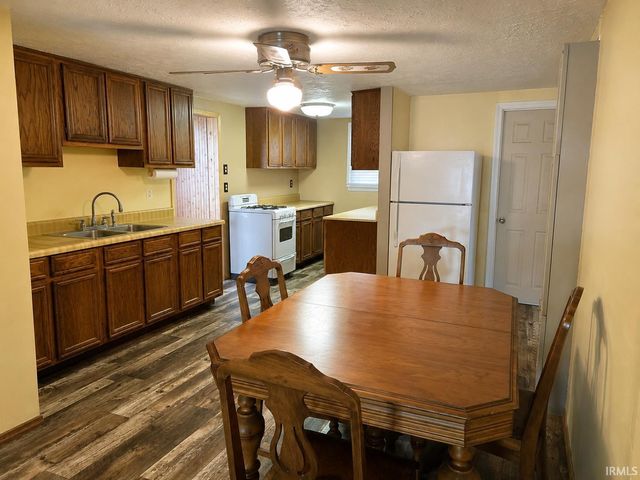 6694 N Harris Loop Road, Monon, IN 47959