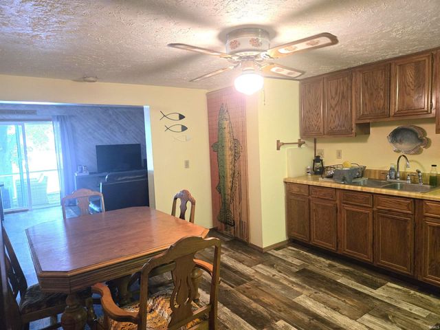 6694 N Harris Loop Road, Monon, IN 47959