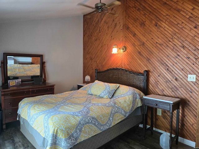 6694 N Harris Loop Road, Monon, IN 47959