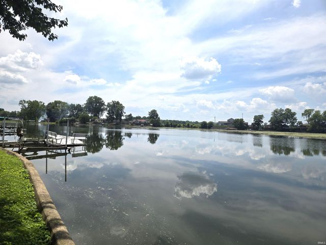 6694 N Harris Loop Road, Monon, IN 47959