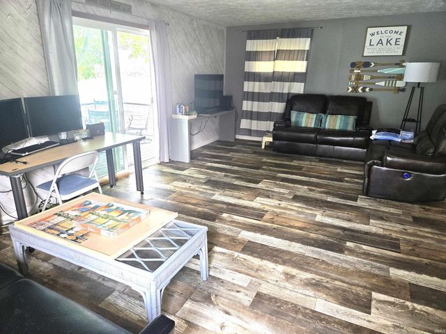 6694 N Harris Loop Road, Monon, IN 47959