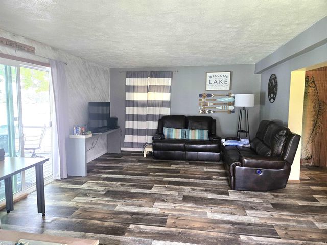 6694 N Harris Loop Road, Monon, IN 47959