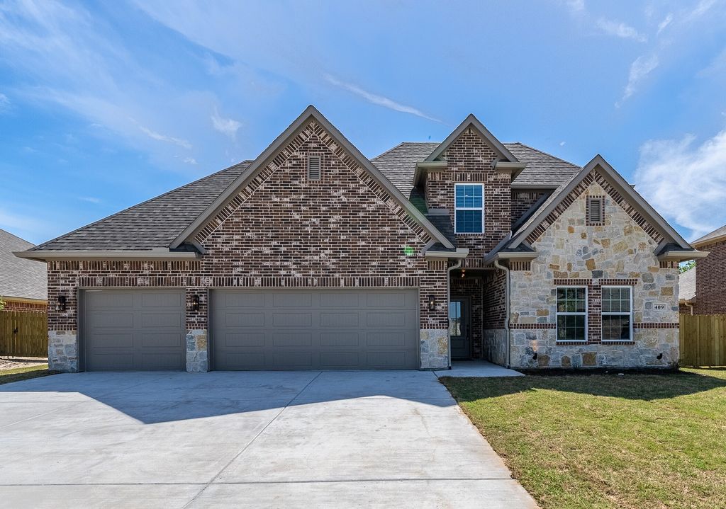 409 Ellis Place Drive, Greenville, TX 75402