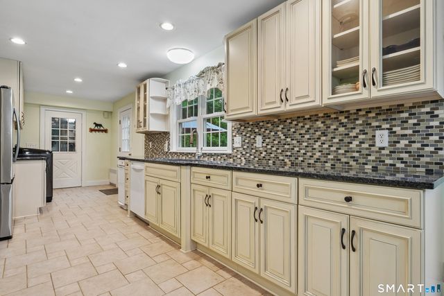 40 Comstock Hill Avenue, Norwalk, CT 06850