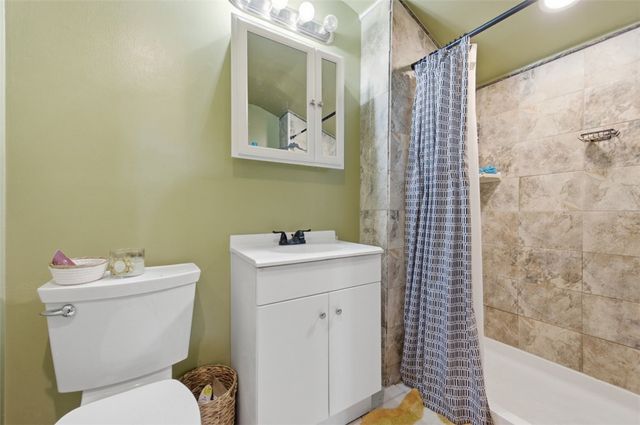 110 Crescent Garden Dr, Penn Hills, PA 15235