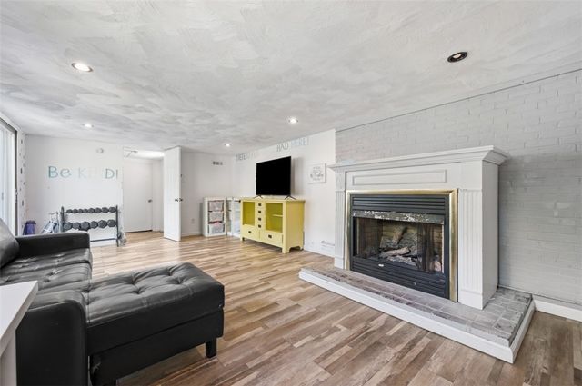 110 Crescent Garden Dr, Penn Hills, PA 15235
