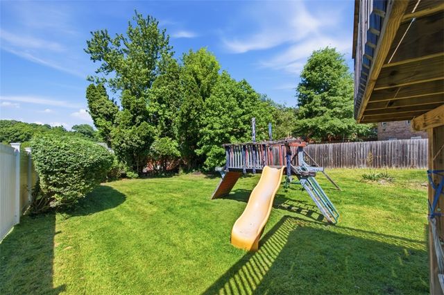 110 Crescent Garden Dr, Penn Hills, PA 15235