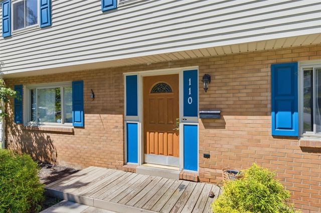 110 Crescent Garden Dr, Penn Hills, PA 15235