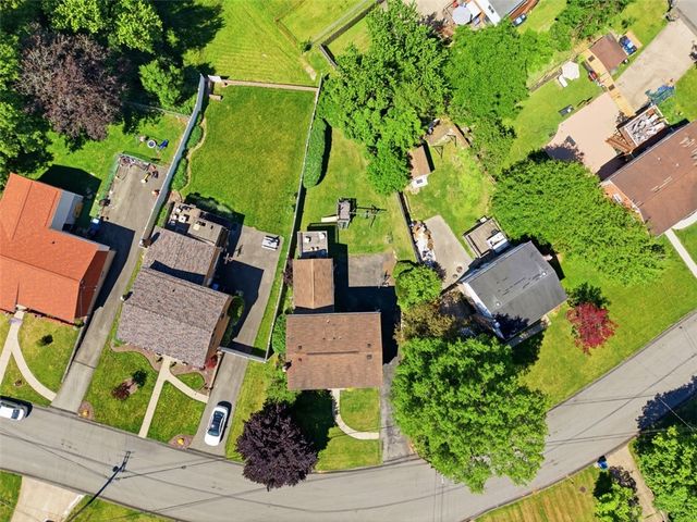 110 Crescent Garden Dr, Penn Hills, PA 15235