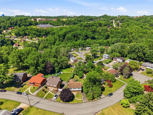 110 Crescent Garden Dr, Penn Hills, PA 15235