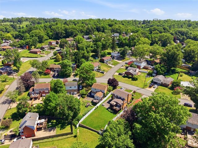 110 Crescent Garden Dr, Penn Hills, PA 15235