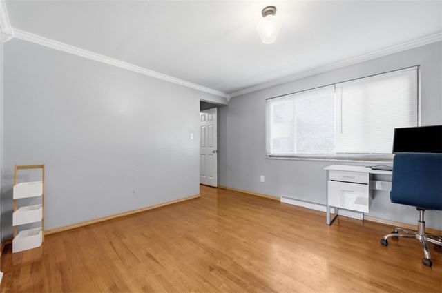 110 Crescent Garden Dr, Penn Hills, PA 15235