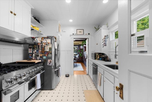 2032 Castro Way, Sacramento, CA 95818