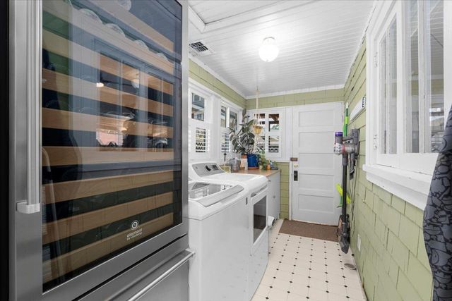 2032 Castro Way, Sacramento, CA 95818