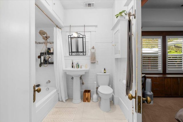 2032 Castro Way, Sacramento, CA 95818