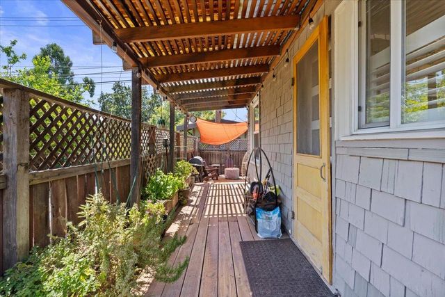 2032 Castro Way, Sacramento, CA 95818