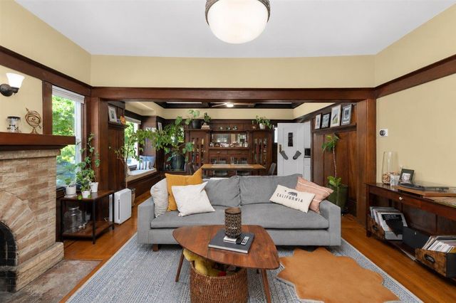 2032 Castro Way, Sacramento, CA 95818