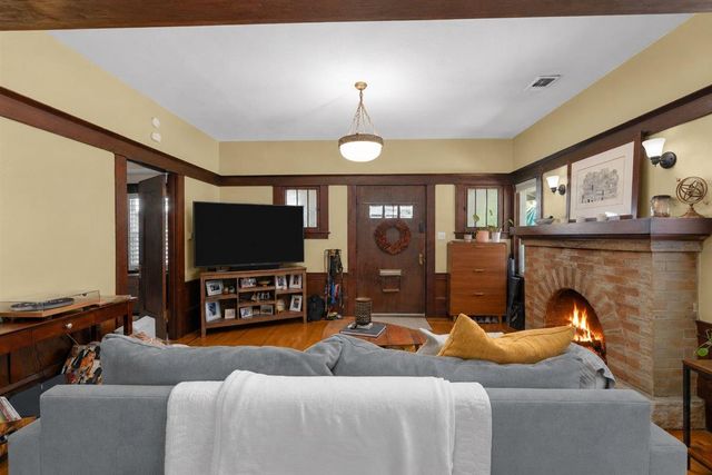 2032 Castro Way, Sacramento, CA 95818