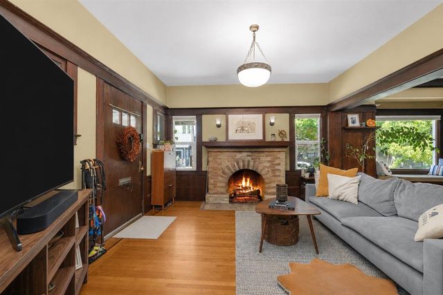 2032 Castro Way, Sacramento, CA 95818
