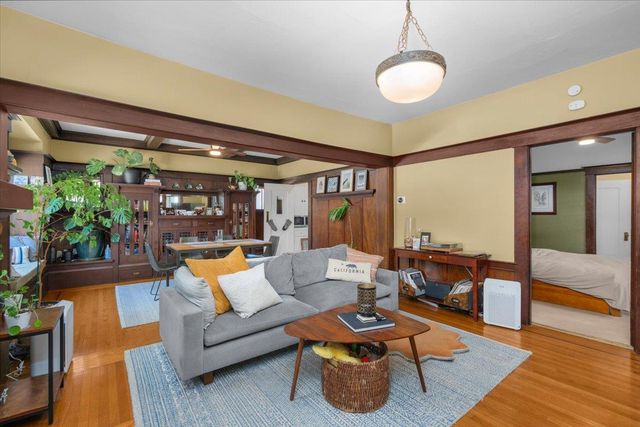 2032 Castro Way, Sacramento, CA 95818