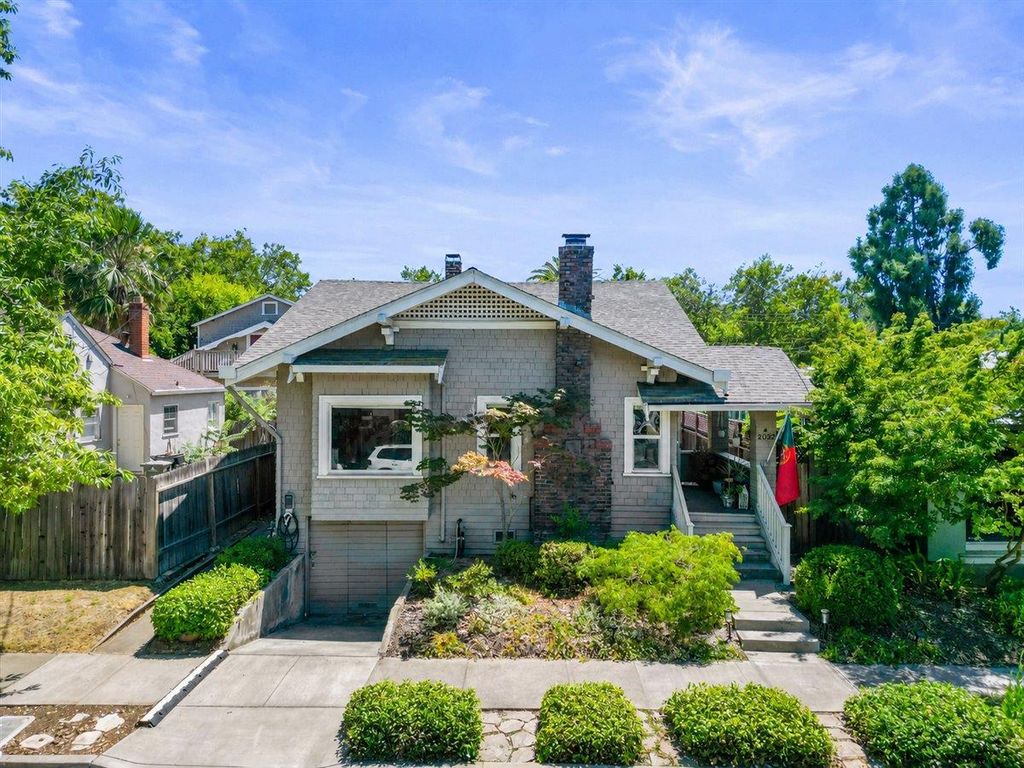 2032 Castro Way, Sacramento, CA 95818