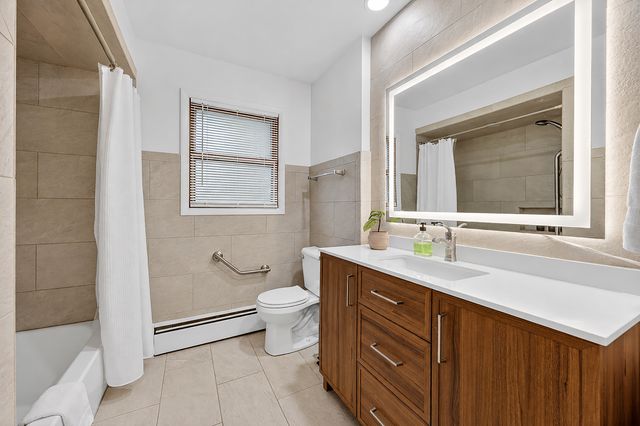 18202 Locust Street, Lansing, IL 60438