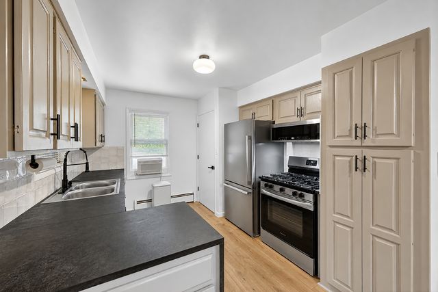 18202 Locust Street, Lansing, IL 60438