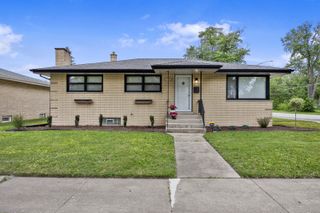 18202 Locust Street, Lansing, IL 60438