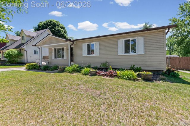 315 Airport Drive, Holly Village, MI 48442