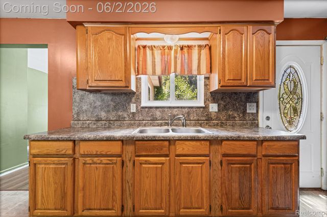 315 Airport Drive, Holly Village, MI 48442
