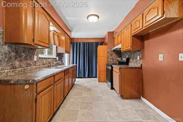 315 Airport Drive, Holly Village, MI 48442