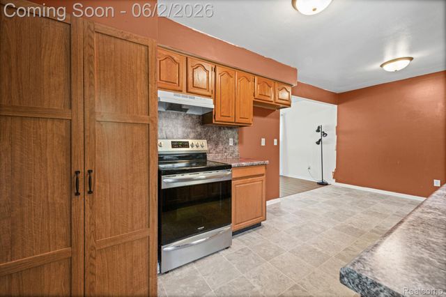315 Airport Drive, Holly Village, MI 48442