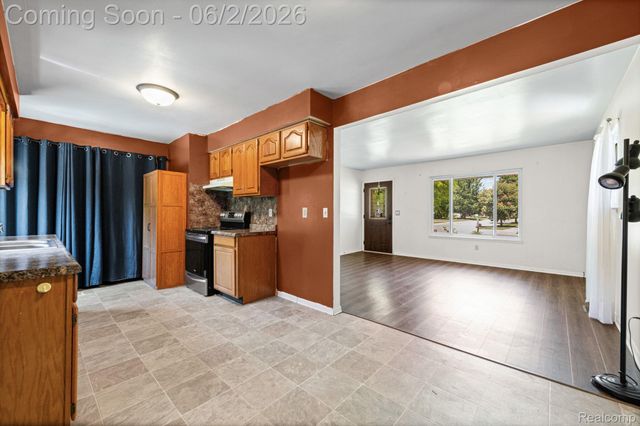 315 Airport Drive, Holly Village, MI 48442