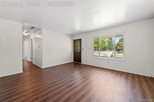 315 Airport Drive, Holly Village, MI 48442