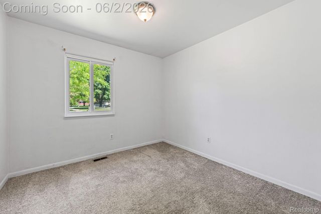 315 Airport Drive, Holly Village, MI 48442