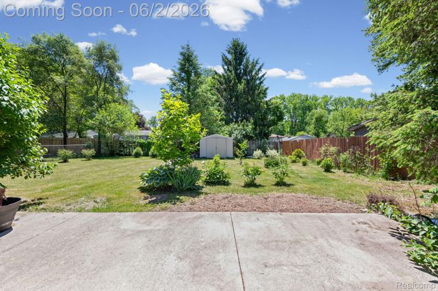 315 Airport Drive, Holly Village, MI 48442