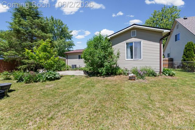 315 Airport Drive, Holly Village, MI 48442