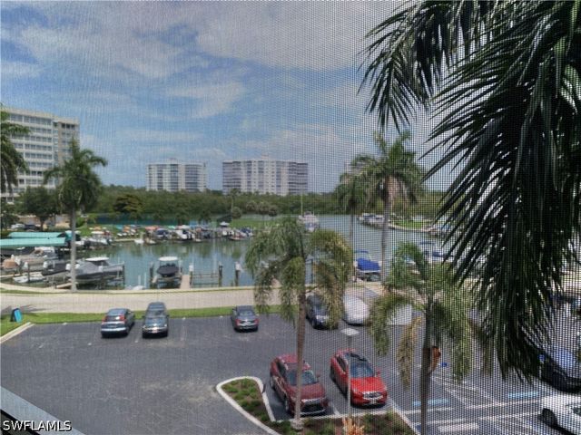 3 Bluebill AVE 410, Naples, FL 34108