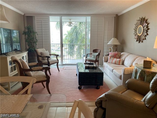 3 Bluebill AVE 410, Naples, FL 34108
