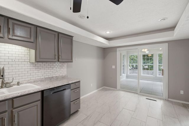 5710 S Wedgewood Avenue, Springfield, MO 65810