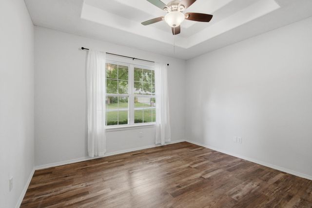 5710 S Wedgewood Avenue, Springfield, MO 65810