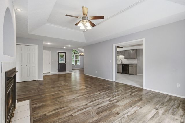 5710 S Wedgewood Avenue, Springfield, MO 65810