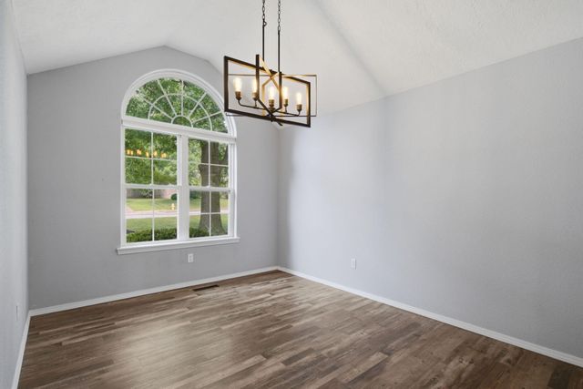 5710 S Wedgewood Avenue, Springfield, MO 65810