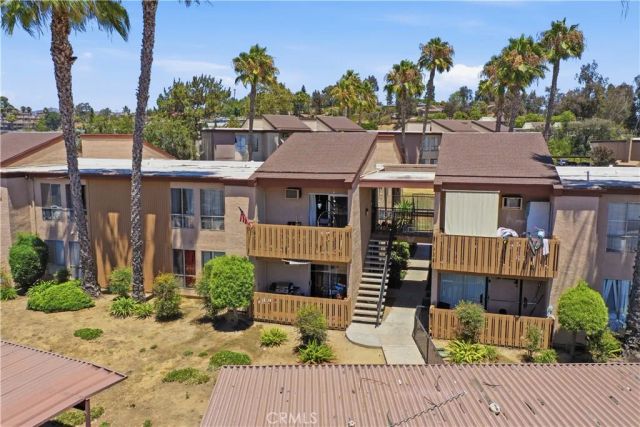 1050 Rock Springs, Escondido, CA 92026