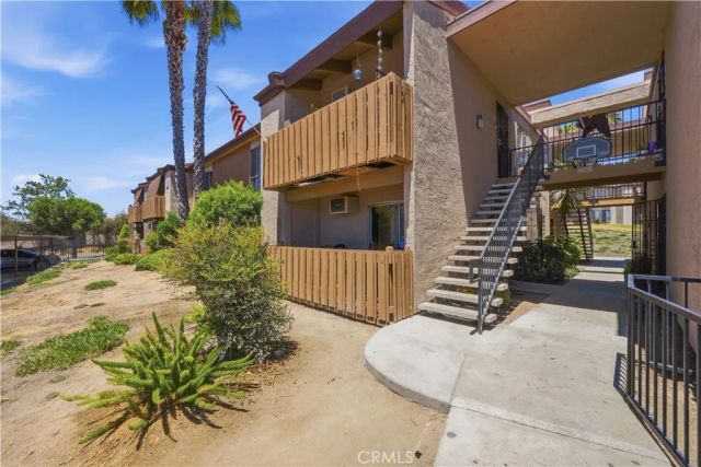 1050 Rock Springs, Escondido, CA 92026